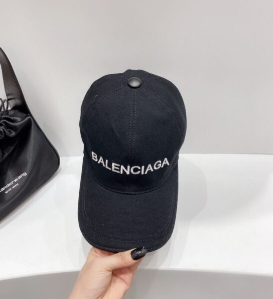 Mũ nam Balenciaga siêu cấp họa tiết chữ màu đen MBL02