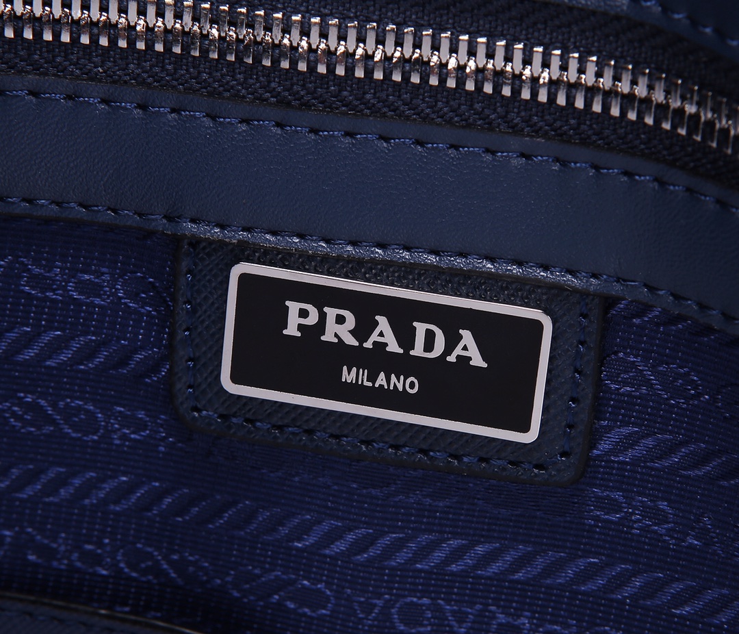 Túi xách nam Prada like au họa tiết Logo chữ màu xanh TXP09