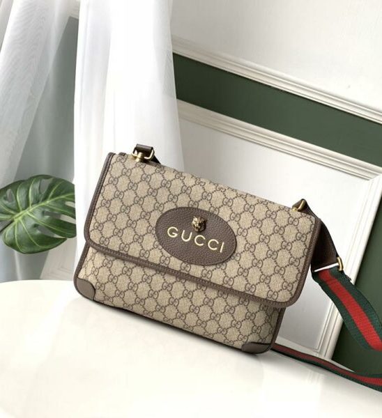 Túi đeo chéo Gucci Supreme Small Messenger Bag TDG17