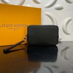 Clutch Louis Vuitton Pochette Kasai Taiga màu đen LIKE AU CLV22