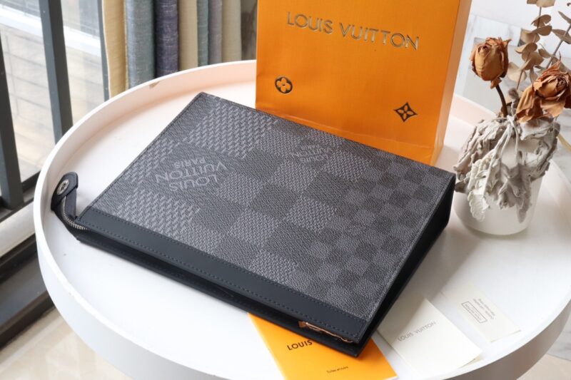 Clutch Louis Vuitton Pochette Voyage Damier Graphite caro đen CLV16