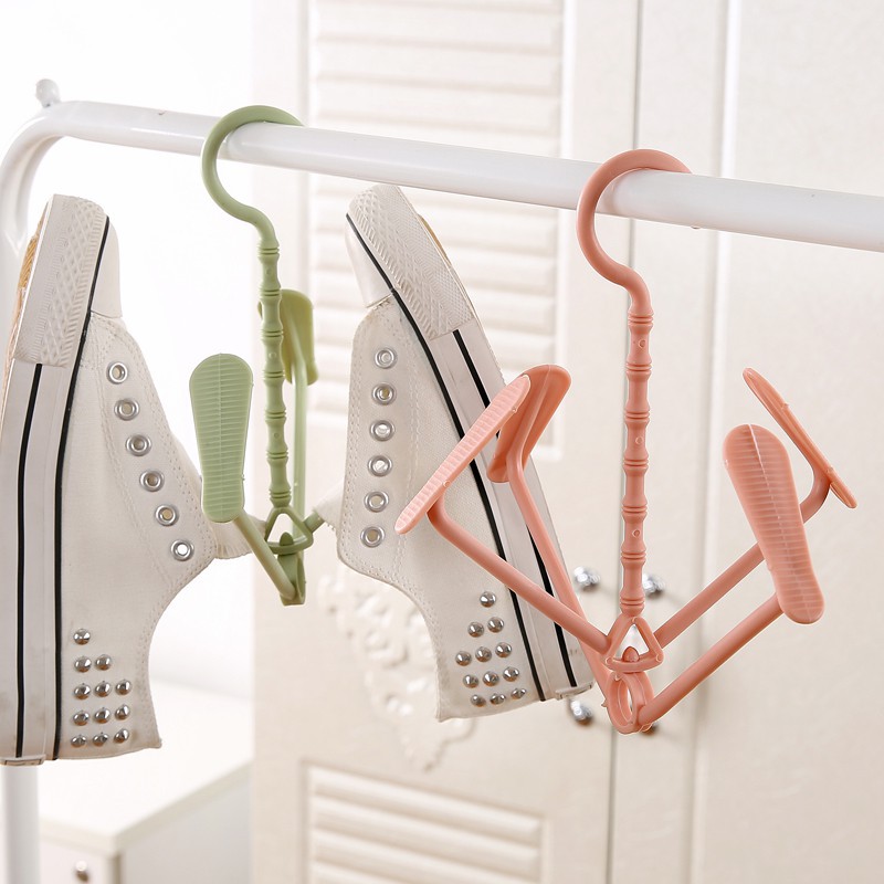 Bước 6: Vệ sinh lại giày bằng nước sạch đúng cách và đem phơi ở nơi khô thoáng
