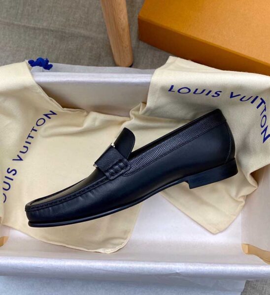 Giày lười Louis Vuitton siêu cấp đế cao da trơn khóa đen GLLV45