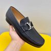 Giày lười Louis Vuitton siêu cấp Montaigne Loafers da nhăn khóa trắng GLLV42